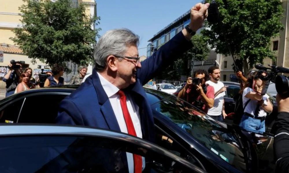 Γαλλικές εκλογές: Απόλυτη κυριαρχία Μελανσόν στις υπερπτόντιες περιοχές